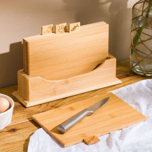 طقم  ألواح تقطيع من الخشب (بامبو) مع حامل.
