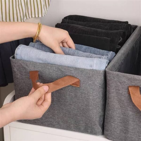 منظم الملابس في الدريسينج